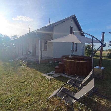 Napkelte Vendeghaz Lägenhet Szeged Exteriör bild